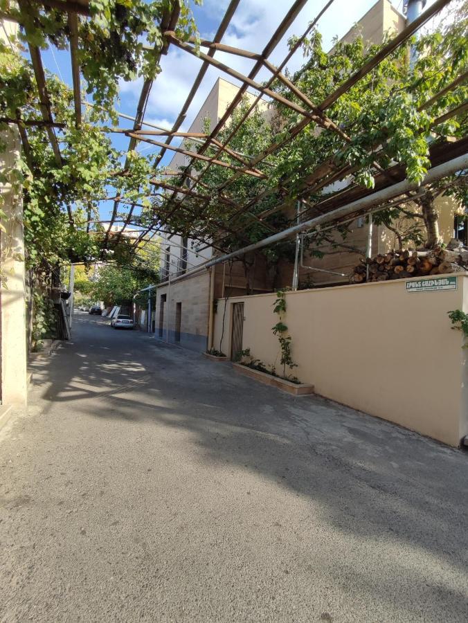 Hotelise I Bells-Of-Ireland Apartment Ереван Екстериор снимка