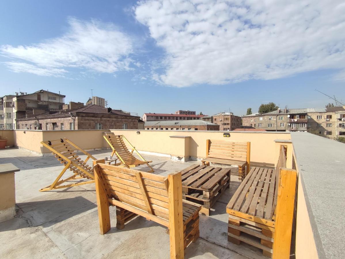Hotelise I Bells-Of-Ireland Apartment Ереван Екстериор снимка